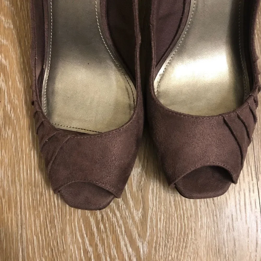 Fioni Dusty Purple Suede peep toe Wedge shoe 9